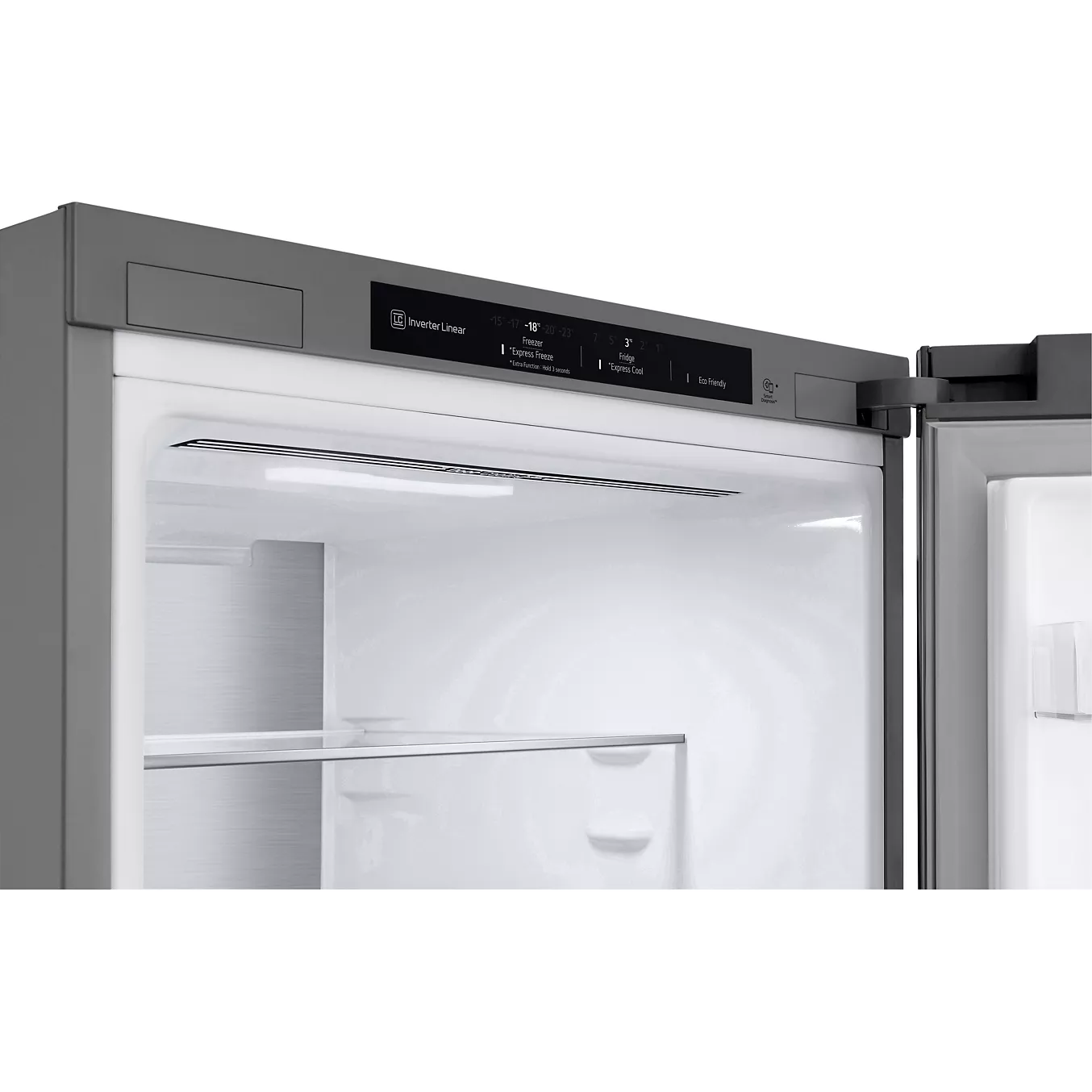 Ouvrez la porte du réfrigérateur LG GBV3200DPY pour découvrir les étagères intérieures et un panneau de commande numérique situé sur le bord supérieur.