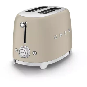 Grille-pain SMEG TSF01CHMEU (Copier) de couleur beige, à deux fentes, avec des finitions argentées et des boutons de commande, présenté sur un fond blanc.
