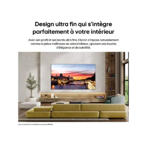 Un salon moderne équipé d'un téléviseur LG OLED77C6 fixé au mur, sur lequel s'affiche une vue de la ville au coucher du soleil.