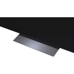 Gros plan sur le téléviseur à écran plat LG OLED77C6, doté d'un pied métallique aux lignes épurées, sur fond blanc.