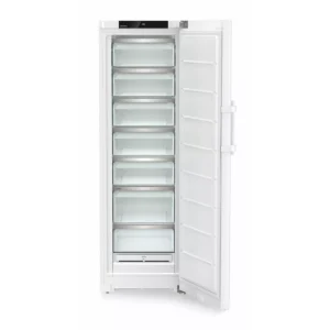 Le grand congélateur vertical blanc LIEBHERR FNE5217-20 est présenté porte ouverte, dévoilant sept étagères vides et un panneau de commande numérique situé en haut.