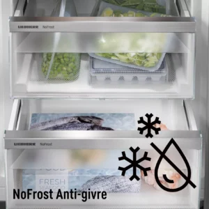 Deux tiroirs de congélateur ouverts, remplis de légumes et de poisson surgelés, dans le modèle LIEBHERR FNE5217-20, portant la mention « NoFrost Anti-givre » et des icônes en forme de flocon de neige.