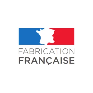 Drapeau français sur lequel figure une carte blanche de la France au-dessus de la mention « Fabrication Française » sur fond blanc, soulignant les normes de qualité du modèle RIVIERA & BAR QPL1060.