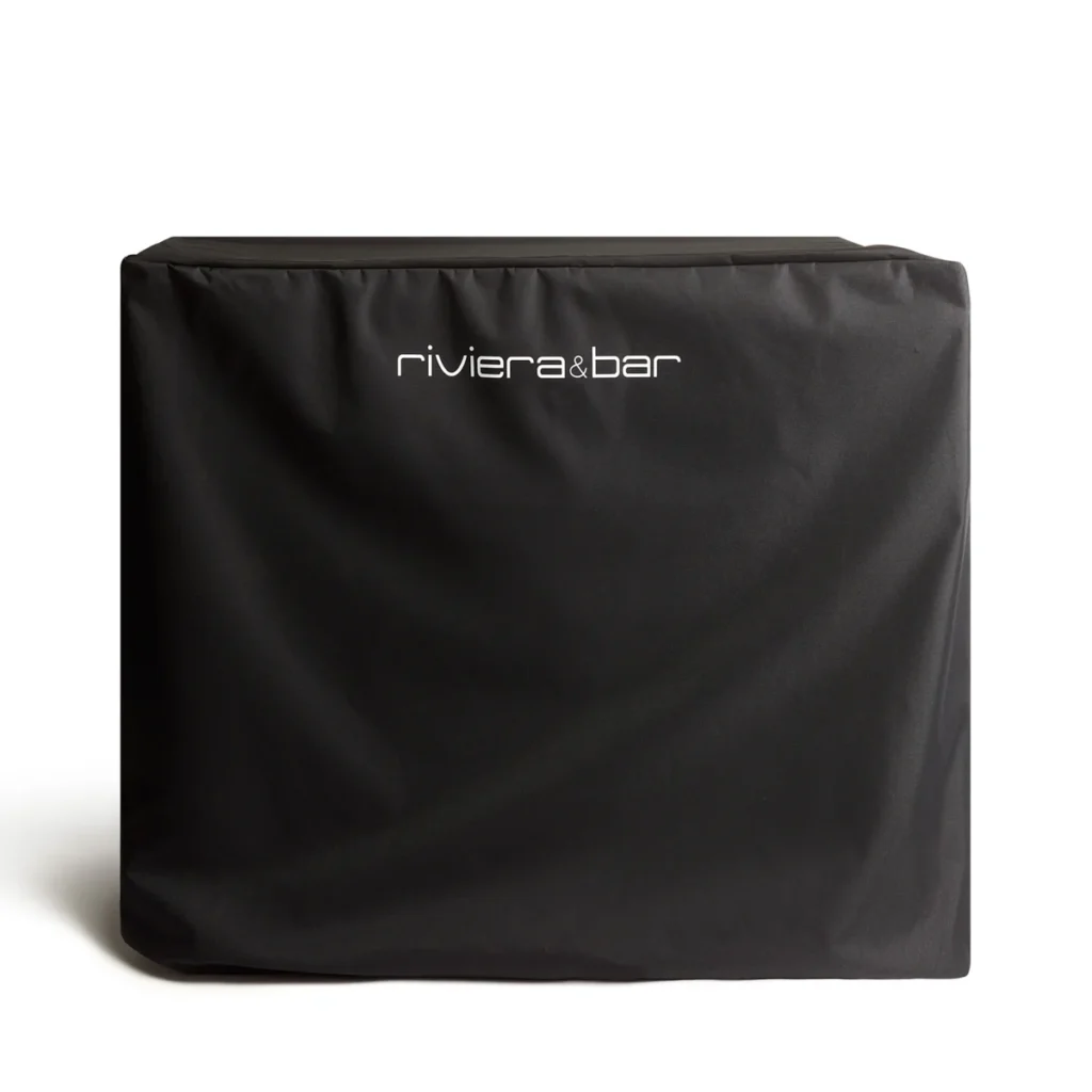 Un cache noir arborant le logo blanc « RIVIERA & BAR » recouvre l'appareil rectangulaire RIVIERA & BAR QPL925, qui se détache sur un fond blanc.