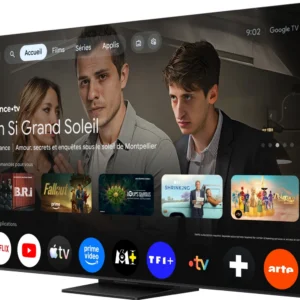 Le téléviseur connecté TCL 55C6K PRO met en avant des applications de streaming et la série française « Un Si Grand Soleil » sur son écran d'accueil.