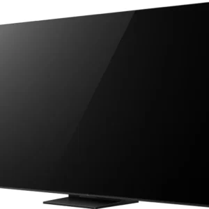 Le TCL 55C6K PRO est un grand téléviseur connecté à écran plat, doté d'un cadre fin et d'un socle rectangulaire, photographié sous un angle oblique.