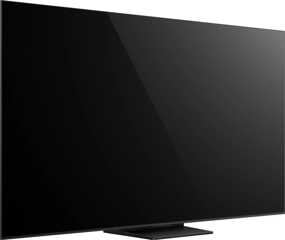 Le TCL 55C6K PRO, un grand téléviseur à écran plat doté d'un cadre noir épuré, est présenté sous un angle de vue oblique sur un fond blanc uni.
