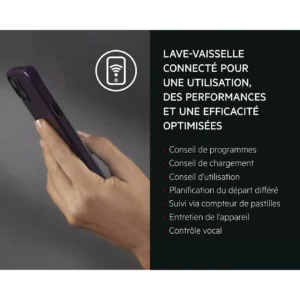 Une main tenant un smartphone, à côté d'un texte présentant les fonctionnalités du lave-vaisselle connecté AEG pour une efficacité optimisée.