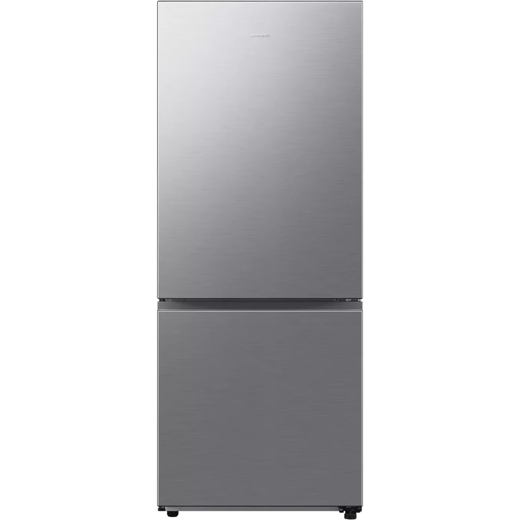 Le réfrigérateur SAMSUNG RB50DG601ES9 se distingue par son design moderne en acier inoxydable et allie un compartiment réfrigérateur supérieur spacieux à un compartiment congélateur inférieur pratique.