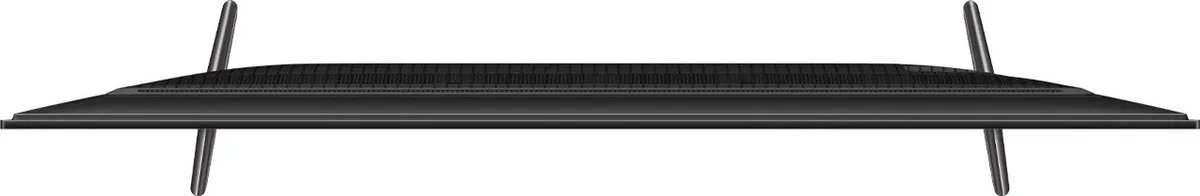 Le TCL 43P7L est présenté de profil, ce qui met en valeur son design fin, avec deux pieds placés à chaque extrémité.
