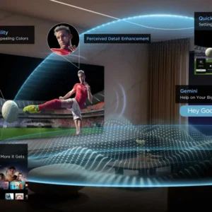 Un salon futuriste équipé d'un téléviseur connecté TCL 43P7L (Copie) diffusant un match de football avec une interface graphique en suspension.