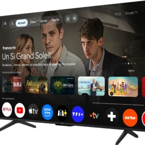 L'écran d'un téléviseur connecté TCL 50P7L affiche des applications de streaming et la série « Un Si Grand Soleil » dans son menu d'accueil.