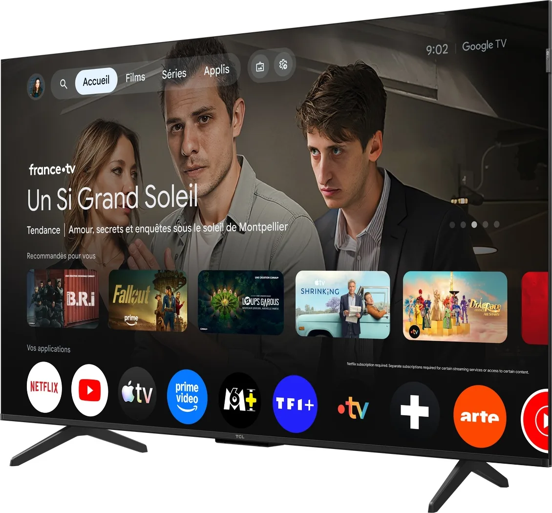 L'écran d'un téléviseur connecté TCL 50P7L affiche des applications de streaming et la série « Un Si Grand Soleil » dans son menu d'accueil.