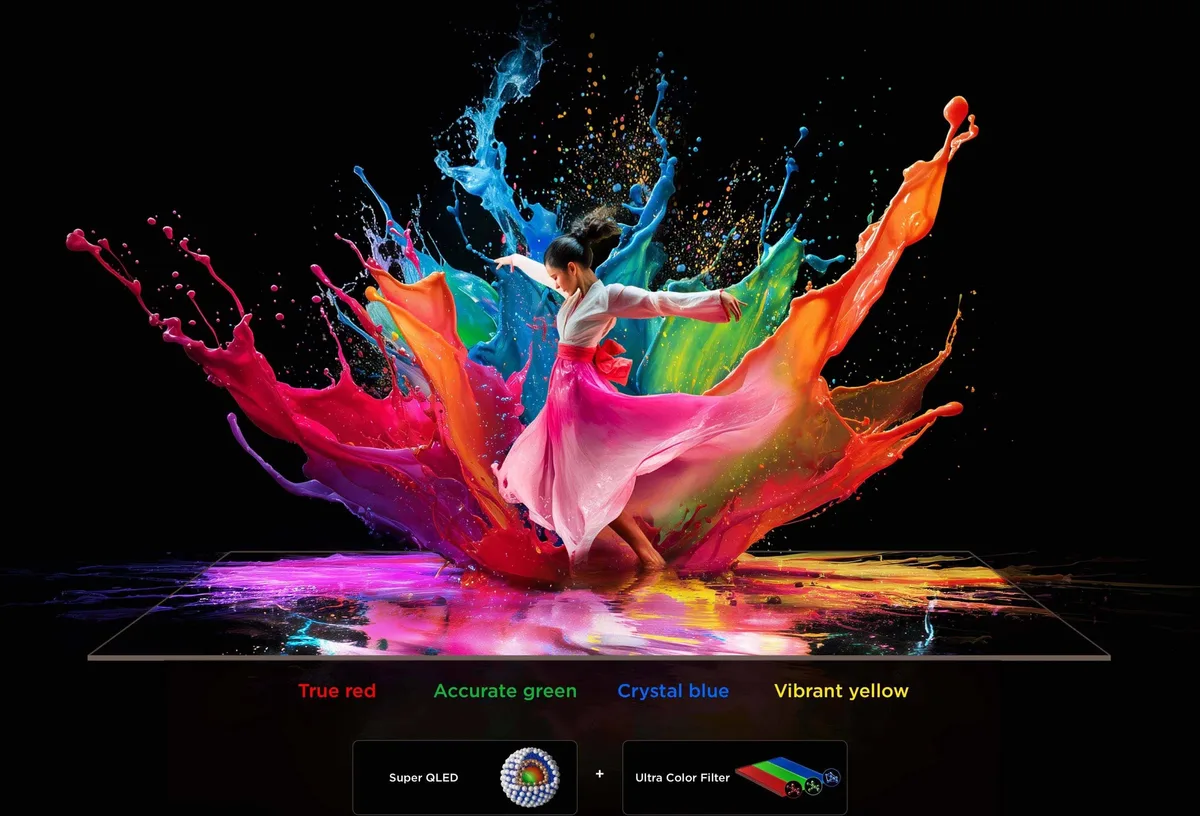 Une danseuse vêtue d'une robe rose s'élance au milieu de projections de peinture aux couleurs vives sur le fond noir intense du TCL 65C8L.