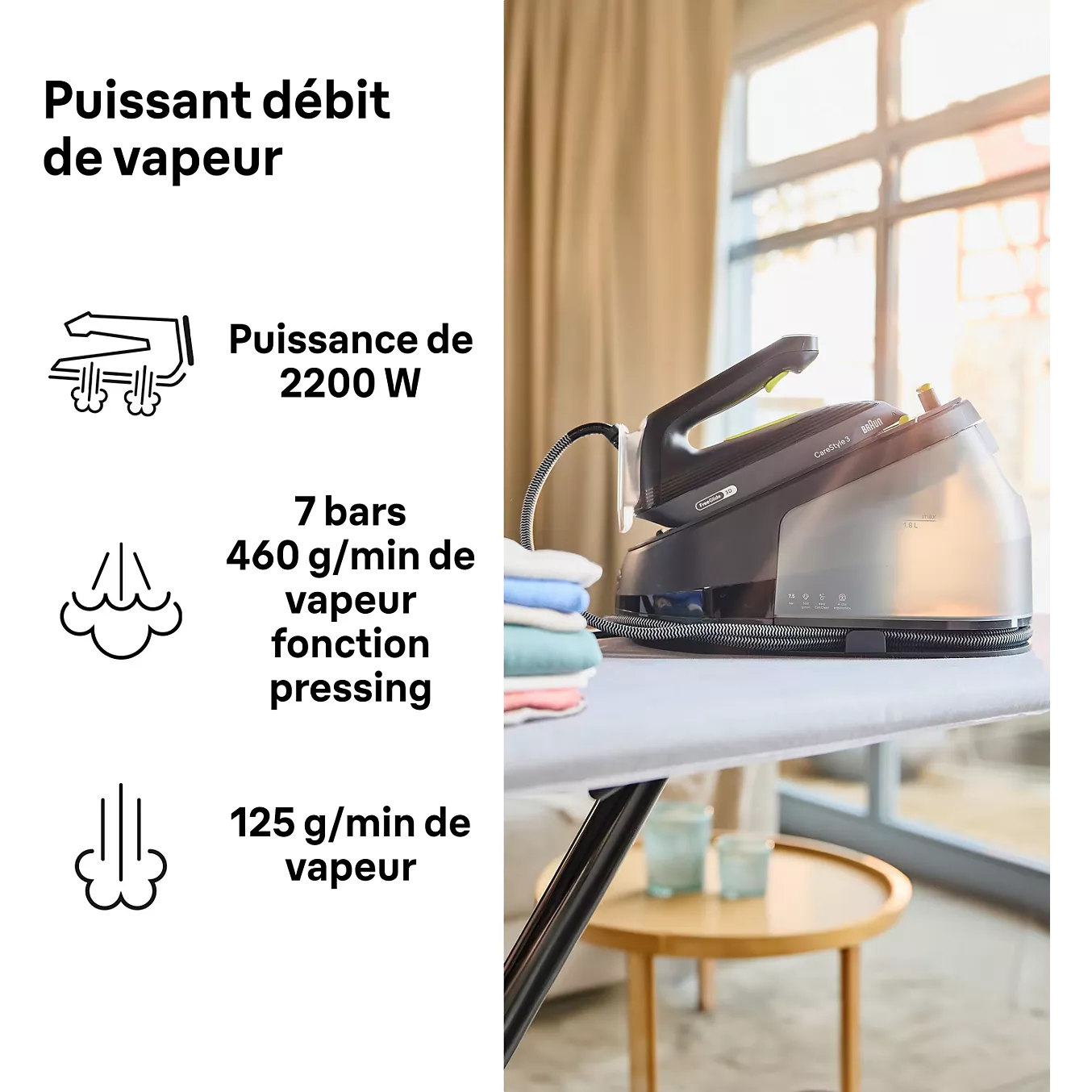 Un fer à vapeur BRAUN IS3257BK repose sur une table à repasser à côté d'une pile de vêtements soigneusement pliés ; un texte en français indique ses caractéristiques techniques en matière de puissance de vapeur.