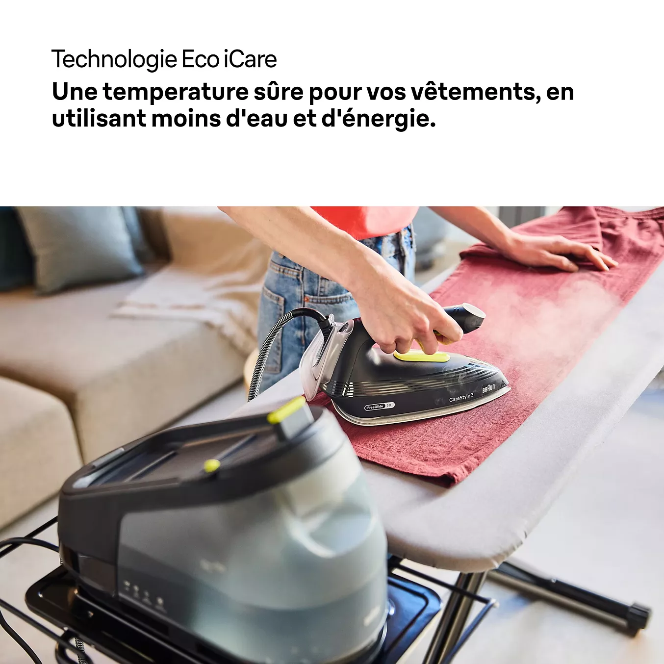 Une personne repasse une chemise rouge sur une planche à repasser à l'aide du système de repassage à vapeur BRAUN IS3257BK, qui est clairement visible dans la scène.