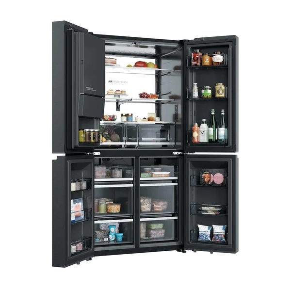 On voit ici un réfrigérateur HAIER HCW99F18DIMB noir et élégant à quatre portes, dont les portes sont ouvertes, dévoilant des aliments, des boissons et des condiments soigneusement rangés sur ses étagères et dans ses tiroirs — avec notamment un compartiment congélateur spacieux pour accueillir tous vos produits surgelés indispensables.
