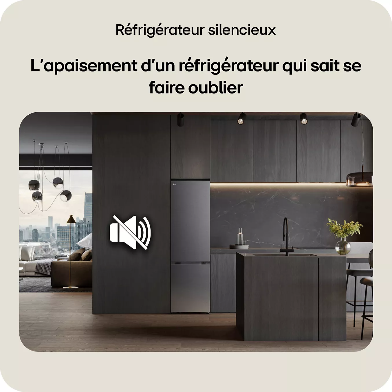 Cuisine moderne équipée du réfrigérateur silencieux LG GBBSJ20DEP, d'une icône représentant un son atténué et d'un texte en français mettant en avant les appareils électroménagers silencieux.