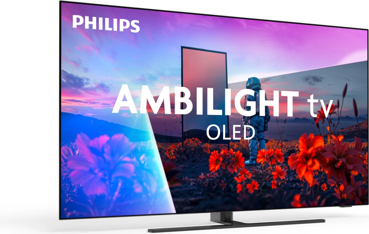 Le PHILIPS 55OLED850/12 (Copie) offre un niveau de détail saisissant sur son superbe écran OLED de 55 pouces, reproduisant avec éclat une scène composée de fleurs, d'un ciel et d'une personne en combinaison spatiale.