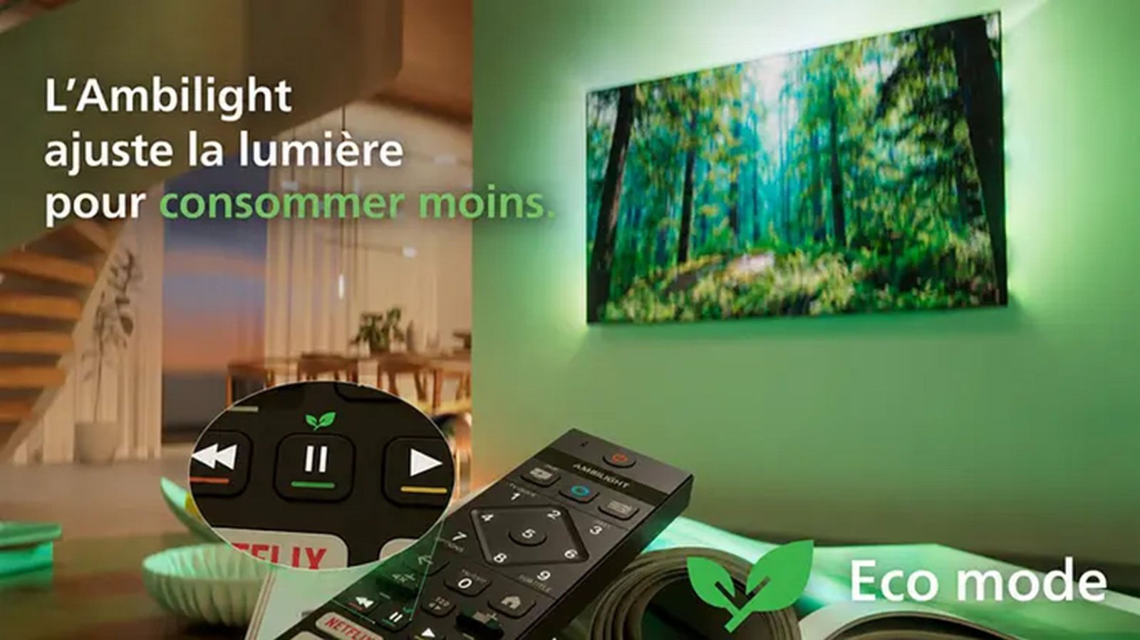 Vues de loin du téléviseur PHILIPS 55OLED851 (Copie) en mode éco, avec un éclairage d'ambiance vert et une scène de forêt ; message écologique en français affiché à l'écran.