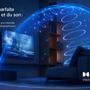 Une personne regarde la télévision tandis que des ondes sonores et lumineuses d'un bleu éclatant forment un dôme autour d'elle, illustrant l'expérience immersive offerte par le téléviseur OLED PHILIPS 55OLED851 (Copie). Du texte et le logo Dolby Vision-Atmos apparaissent.