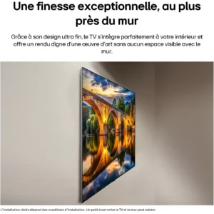 Le LG OLED77G5 2026 GALLERY DESIGN, un téléviseur ultraplat doté du design « Gallery Design », est fixé à fleur de mur et affiche l'image éclatante d'un pont illuminé surplombant un cours d'eau, offrant une expérience visuelle immersive pour 2026.