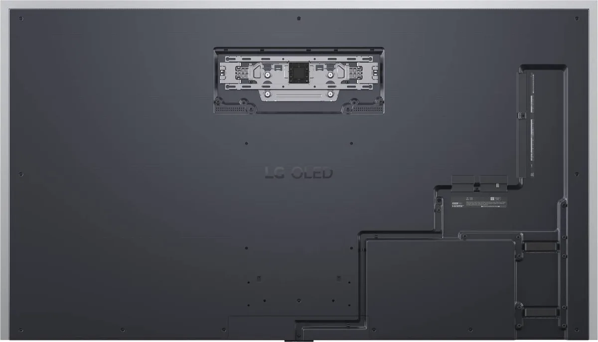 Vue arrière du LG OLED77G5 2026 GALLERY DESIGN, montrant la zone du support de fixation et le panneau de connexion situé sur le côté droit. Idéal pour une installation épurée, parfaitement alignée avec le mur.