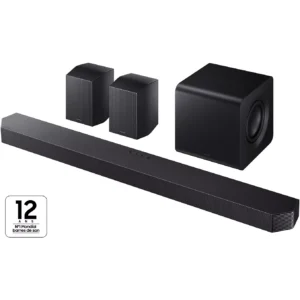 Découvrez une expérience audio immersive grâce à l'ensemble de barre de son SAMSUNG HW-Q930H, composé de deux enceintes arrière et d'un caisson de basses puissant, le tout présenté sur fond blanc. Profitez d'un divertissement cinématographique à domicile grâce à un son Dolby Atmos époustouflant.
