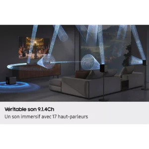 Un salon équipé d'un canapé, d'un téléviseur et d'enceintes, avec des ondes sonores bleues illustrant la technologie de son surround immersif offerte par le SAMSUNG HW-Q930H.