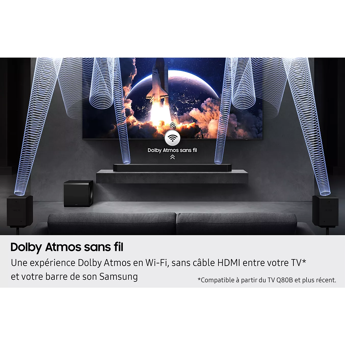 Un salon équipé d'un téléviseur et de la barre de son SAMSUNG HW-Q930H avec caisson de basses, mettant en valeur les effets Dolby Atmos sous forme d'ondes sonores bleues.