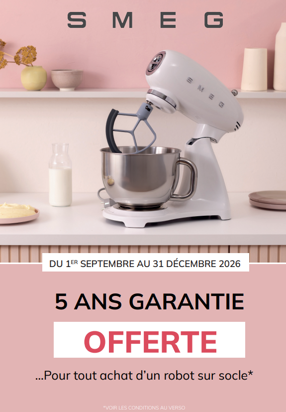 Robot pâtissier SMEG blanc posé sur le plan de travail ; le texte indique une garantie de 5 ans valable du 9 janvier 2026 au 31 décembre 2026 à compter de la date d'achat.