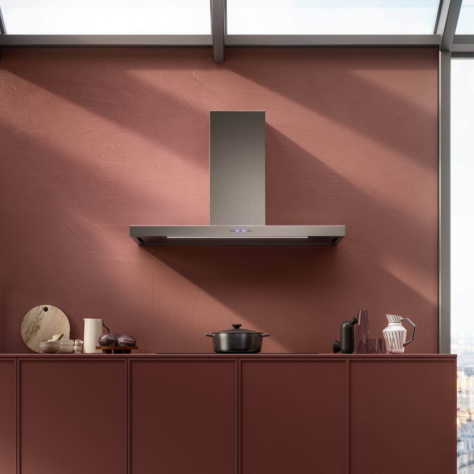 Cuisine moderne avec des placards rouges, une casserole sur la cuisinière et, au-dessus, une hotte FALMEC PLANEP1430 en acier inoxydable aux lignes épurées.