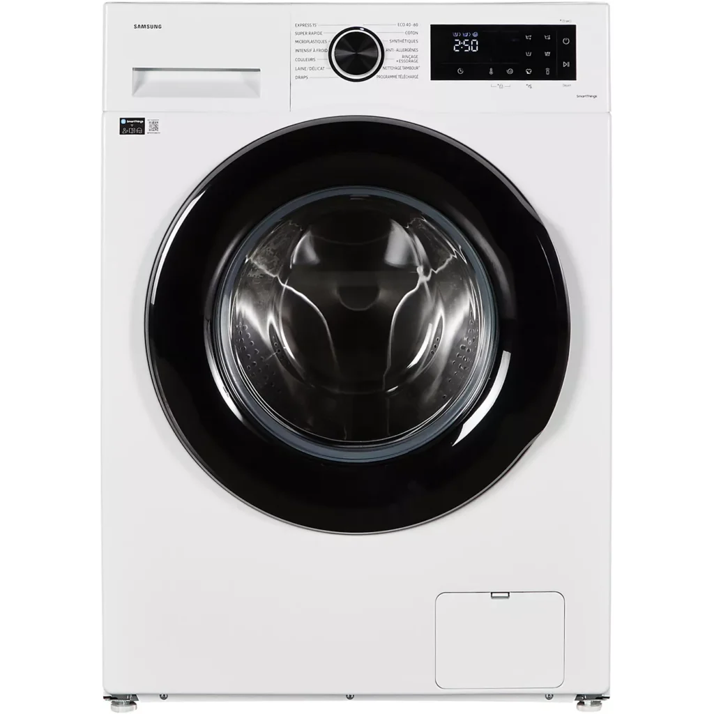 Vue de face du modèle SAMSUNG WW11DG5B25AE, une machine à laver blanche dotée d'une porte noire et d'un panneau de commande numérique.